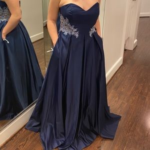 Womens strapless formal dress